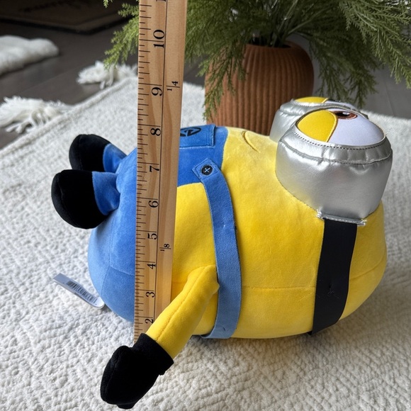 Despicable Me Minions Stuffed Animal Set - Yellow and Blue - Picture 12 of 13